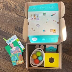 LOVEVERY The Inspector Play Kit / Months 7-8